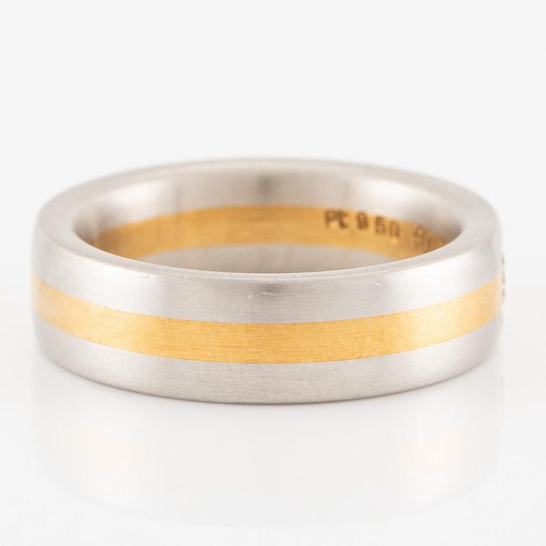 Ring in platinum and 18K gold set with a brilliant-cut diamond.