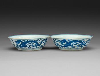 A pair of blue and white dragon dishes, Ming dynasty, with Wanli six character mark and period (1572–1620).