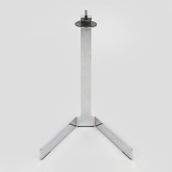 Jouni Leino, Tarjotinpöydän jalusta ,"Grip" Jouni Leino Design Studio 2009.