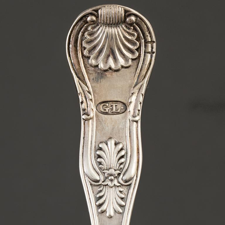 GUSTAF MÖLLENBORG, såssked, Stockholm, 1835 och PARTI SILVERBESTICK, 42 delar, bl.a. Rosenholm. Vikt 1183 g.