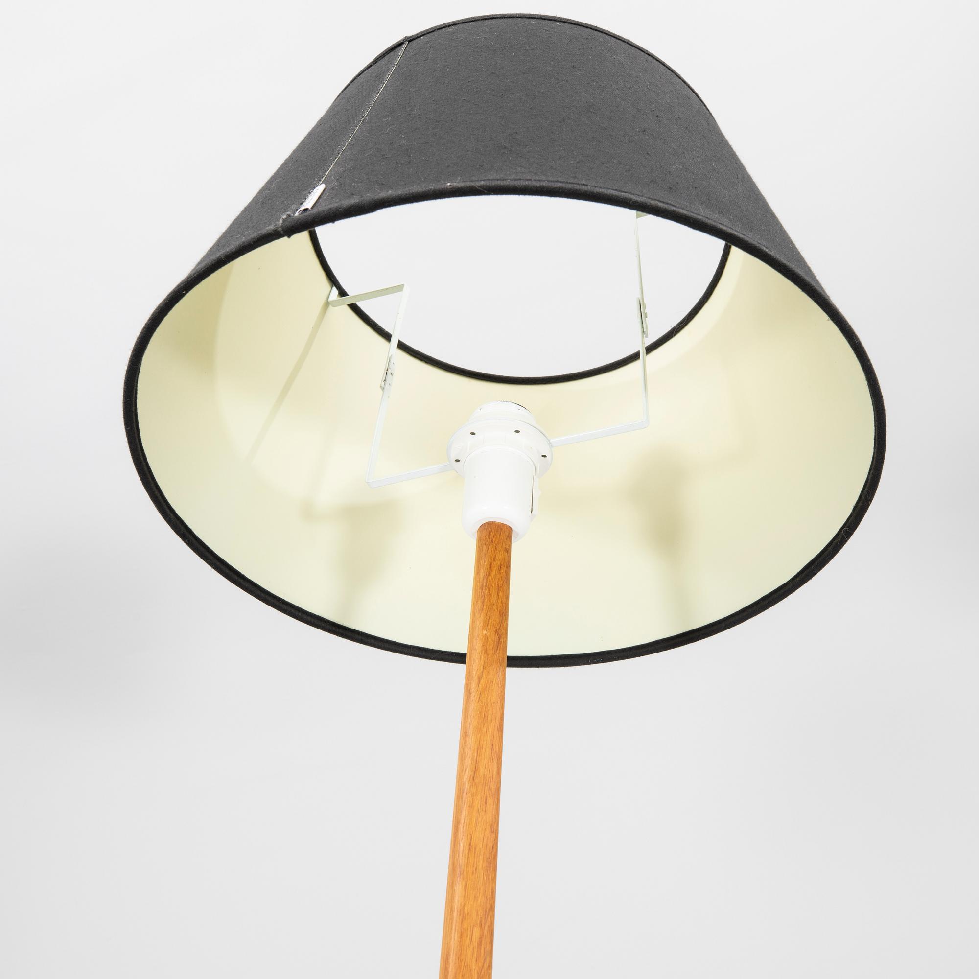 Floor lamps, a pair from the late 20th/early 21st century.