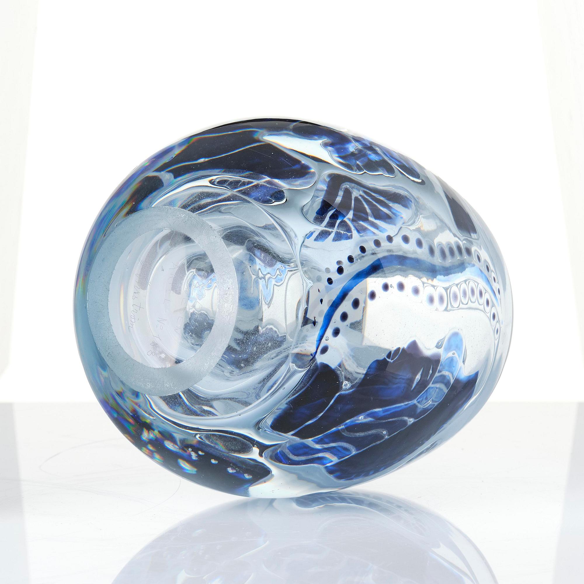 Edvin Öhrström, an ariel glass vase, Orrefors, Sweden, 1939, no. 188.