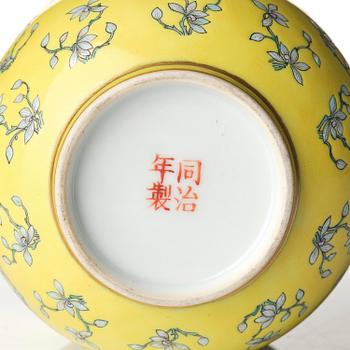 Zhadou, ett par, porslin. Qingdynastin, med Tongzhis märke och period (1862-1874).