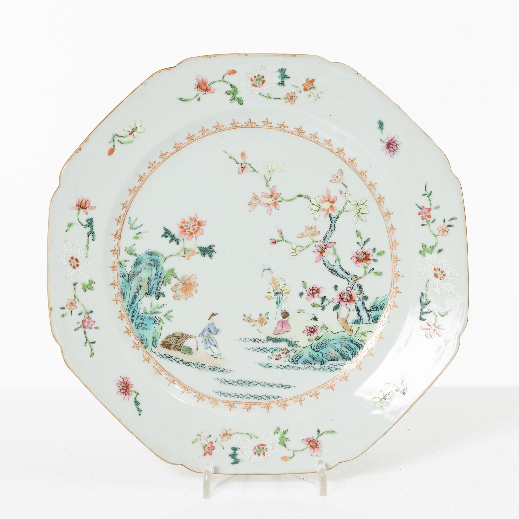 Tallrikar, fem stycken, porslin, Kina, Qingdynastin, 1700-tal.