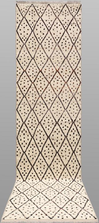 Gallerimatta, Marocko, ca 381 x 100 cm.