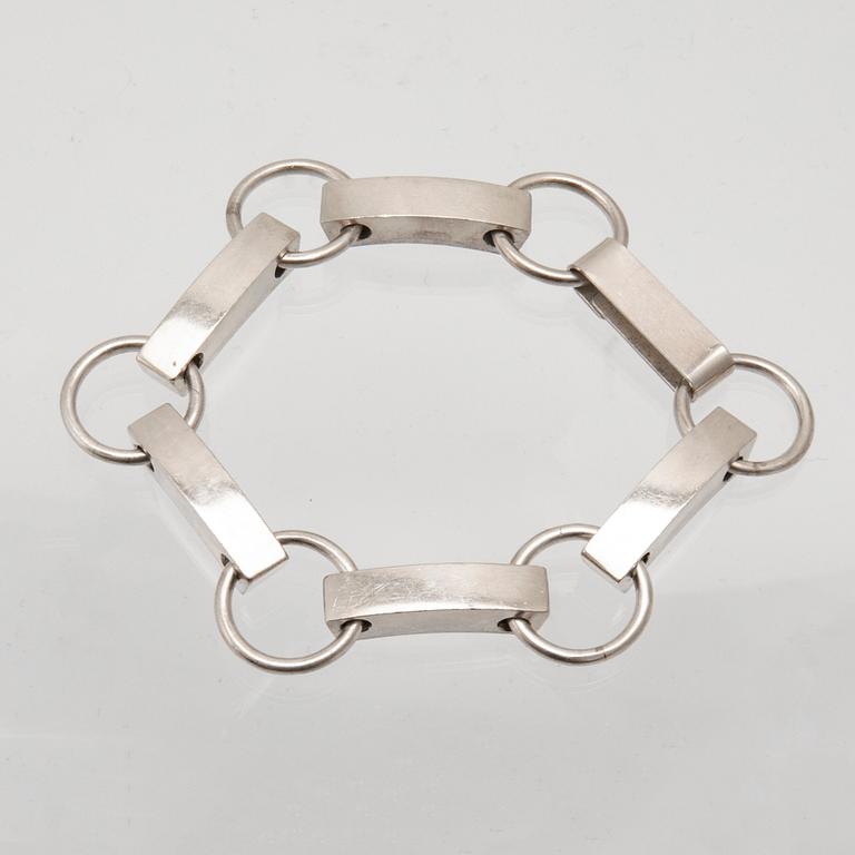 A silver bracelet by Elon Arenhill Malmö 1982.