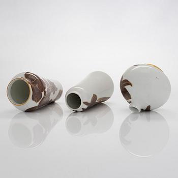 Thure Öberg, three porcelain vases, signed T.Ö. ARABIA. Circa 1920s.