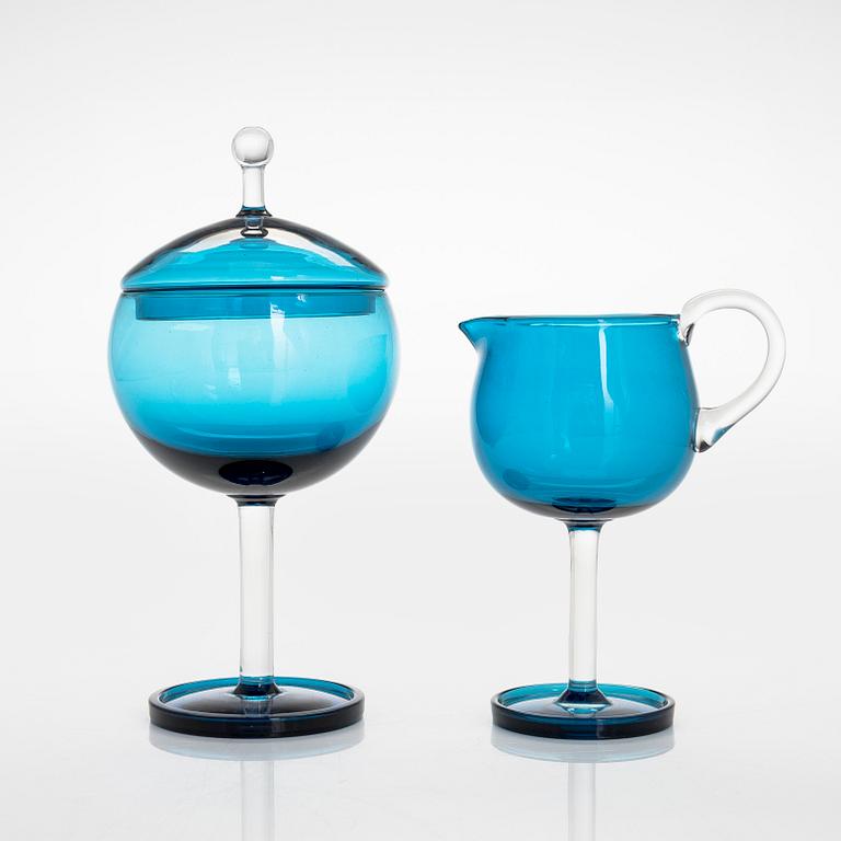 Nanny Still, A mid 20th century "Harlequin" sugar bowl and cream jug for Riihimäki Glassworks, Finland.