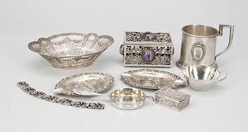 PARTI SILVER, 8 delar, silver, bl a ett skrin i sterling silver från Mexico. 1900-tal. Vikt ca 890 gram.