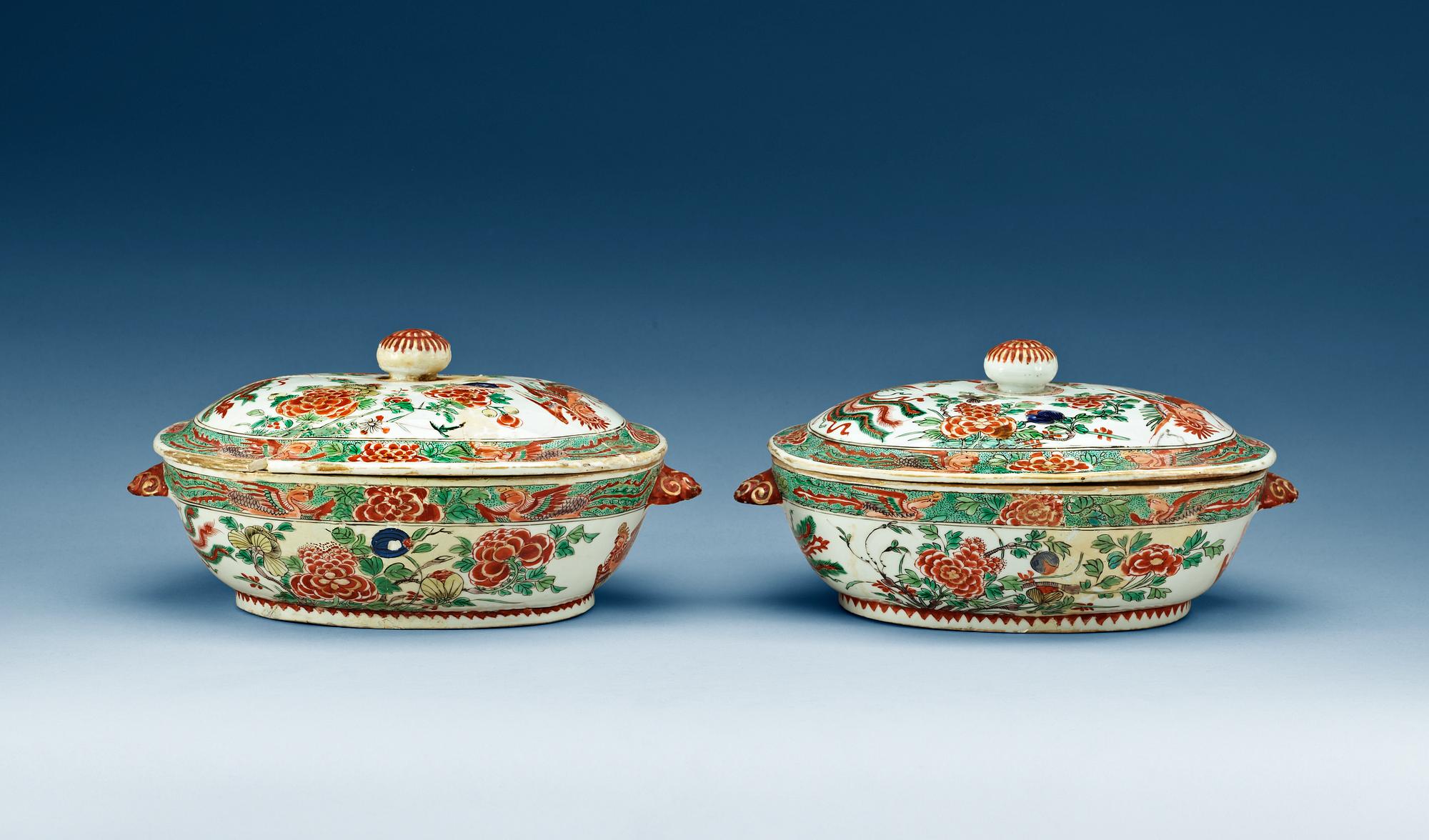 TERRINER med LOCK, ett par, porslin. Qing dynastin, Kangxi (1662-1722).