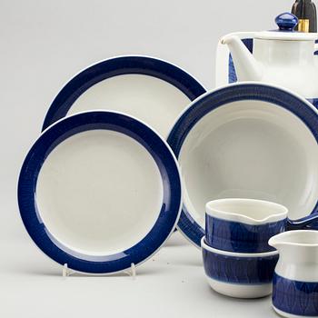 HERTHA BENGTSSON, 53 servisdelar,  porslin, "Koka blå", Rörstrand, i produktion 1956-1988.