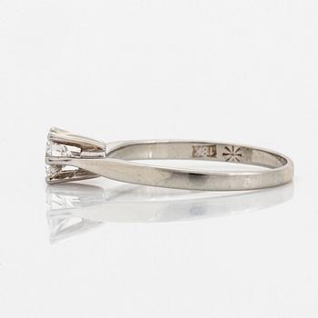 Brilliant-cut diamond ring.