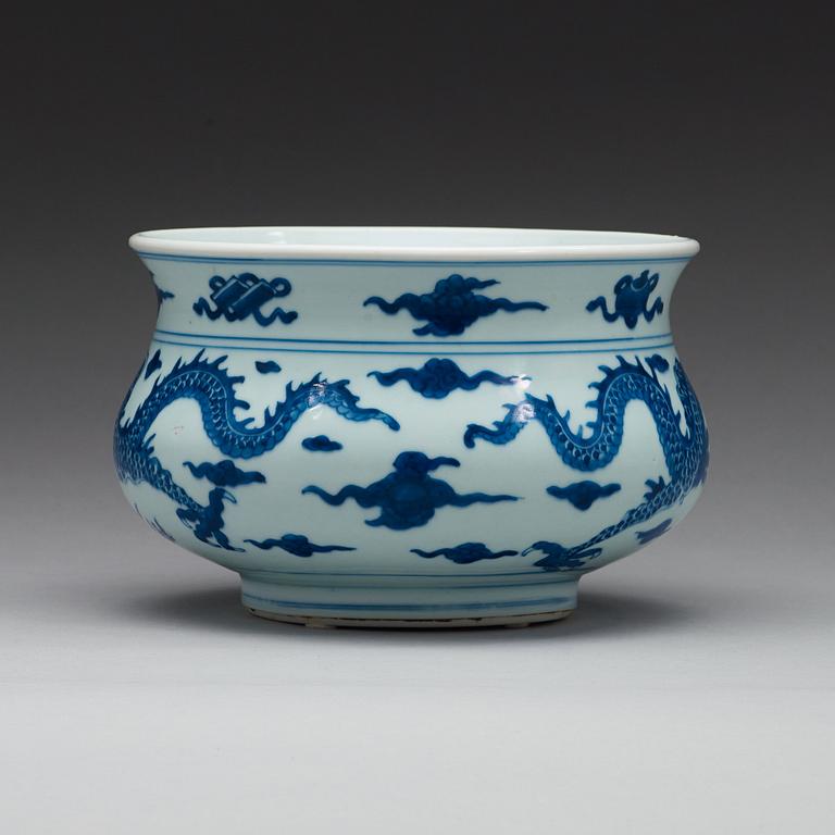 A blue and white censer, Qing dynasty, Kangxi (1662-1722).