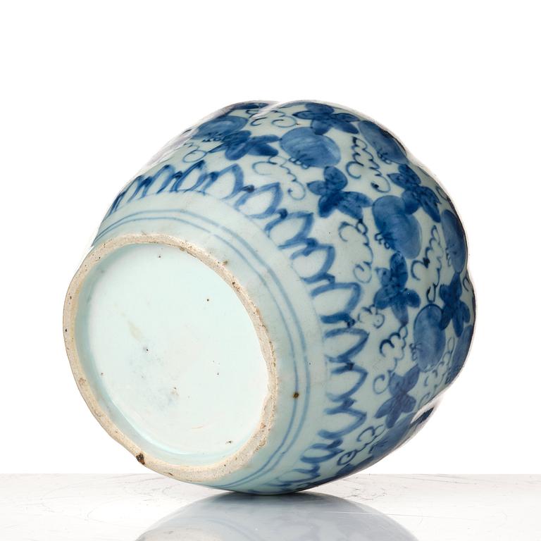 A blue and white jar, Ming dynasty, Wanli (1572-1620).