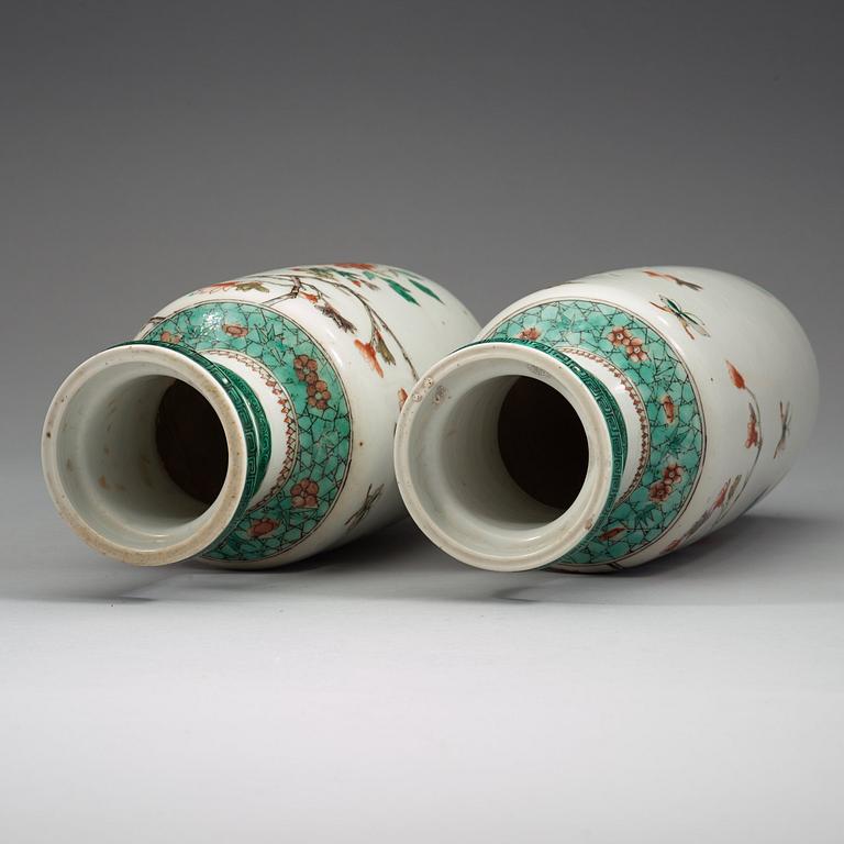 VASER, ett par, porslin. Qingdynastin, 1800-tal.