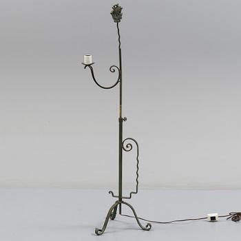 A mid 20th century floor lamp.