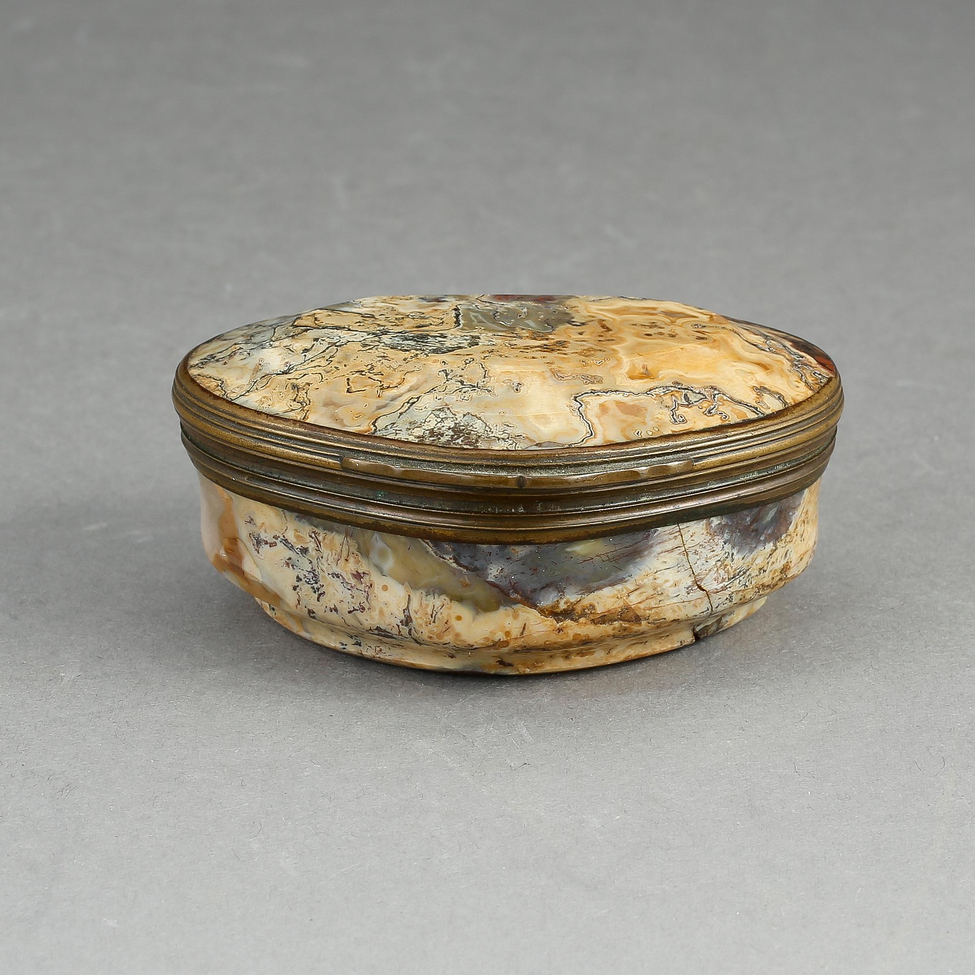 DOSA, agat och brons, 1700-talets andra hälft.