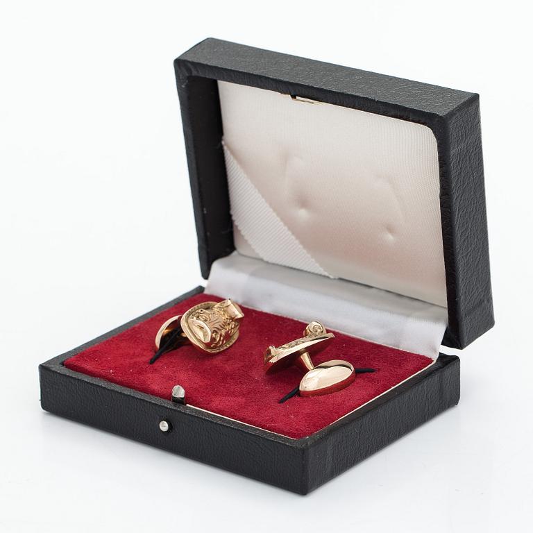 A pair of 14K gold cufflinks.