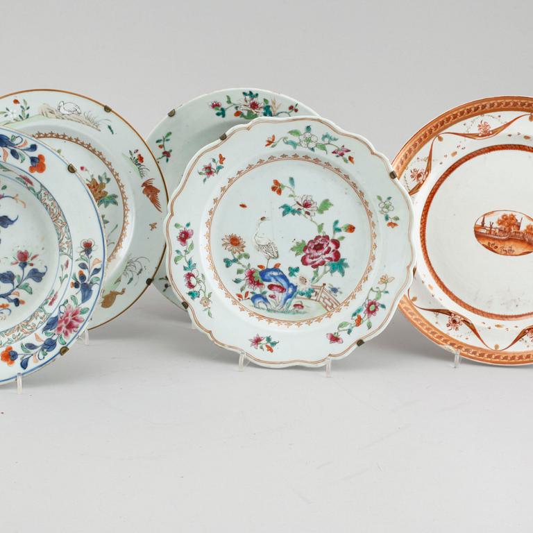 Five Chinese porcelain plates, 18th century.