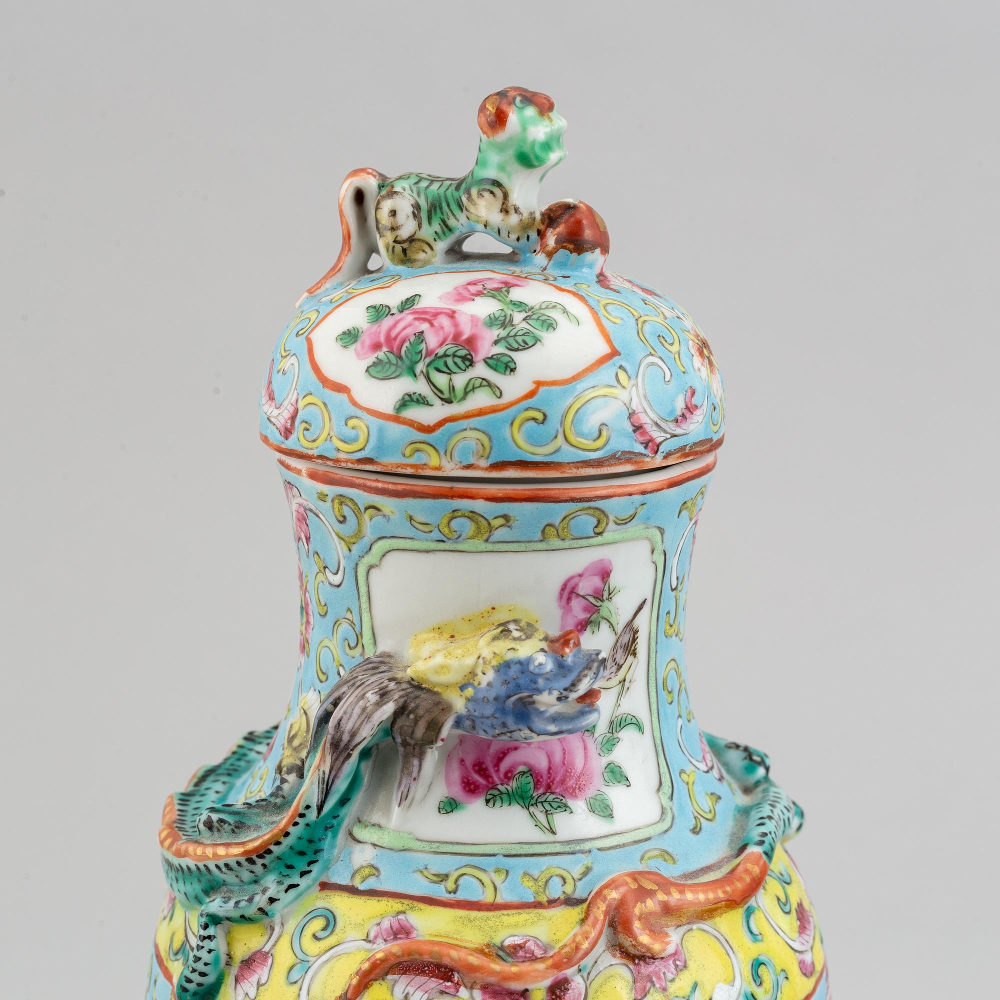 A pair of famille rose canton porcelain vases with covers, Qing dynasty, late 19th century.