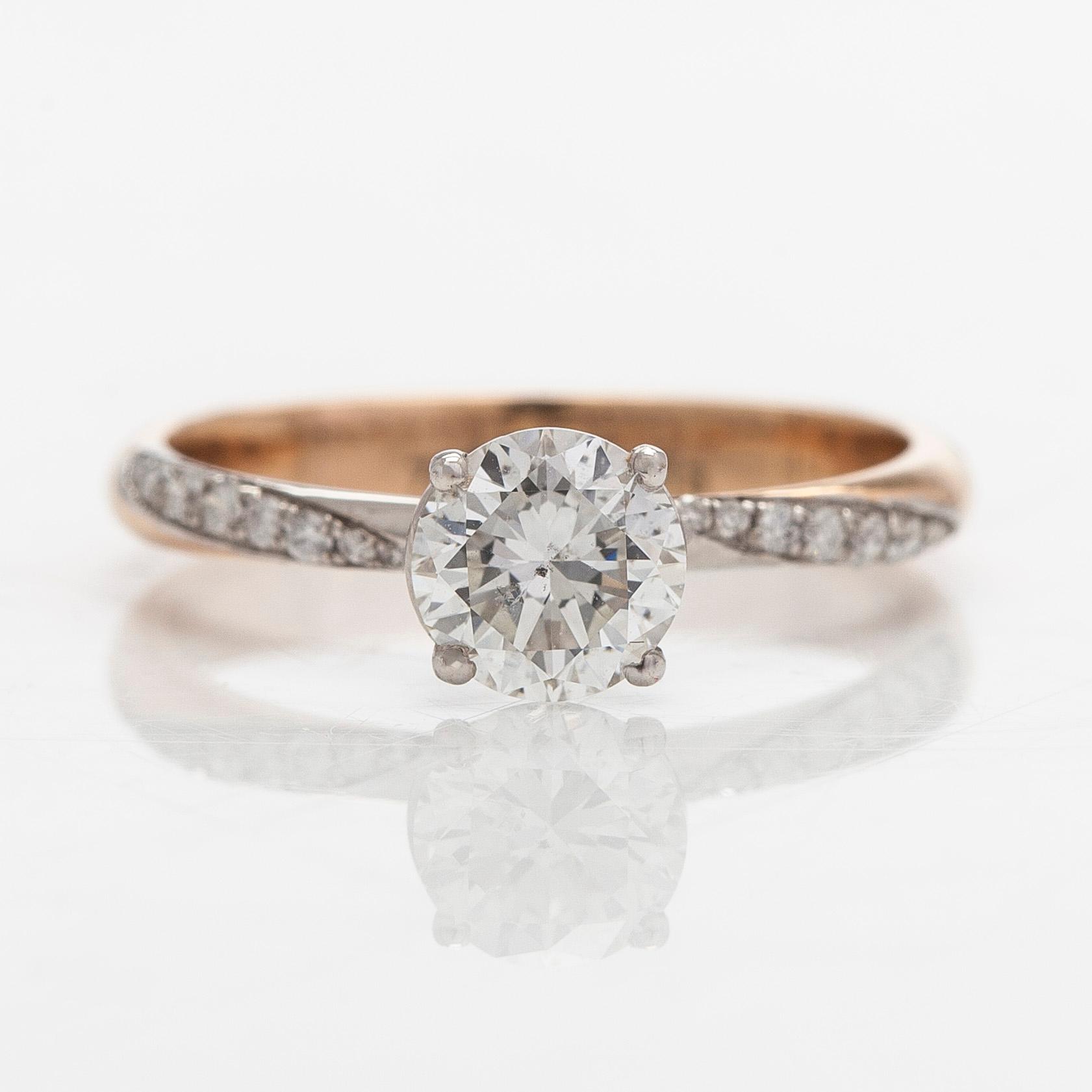 Sormus, 18K kultaa timanteilla. GIA-todistus.