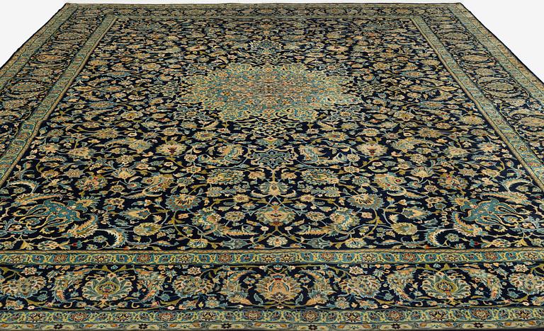 A carpet, Kashan, ca 479 x 345 cm.