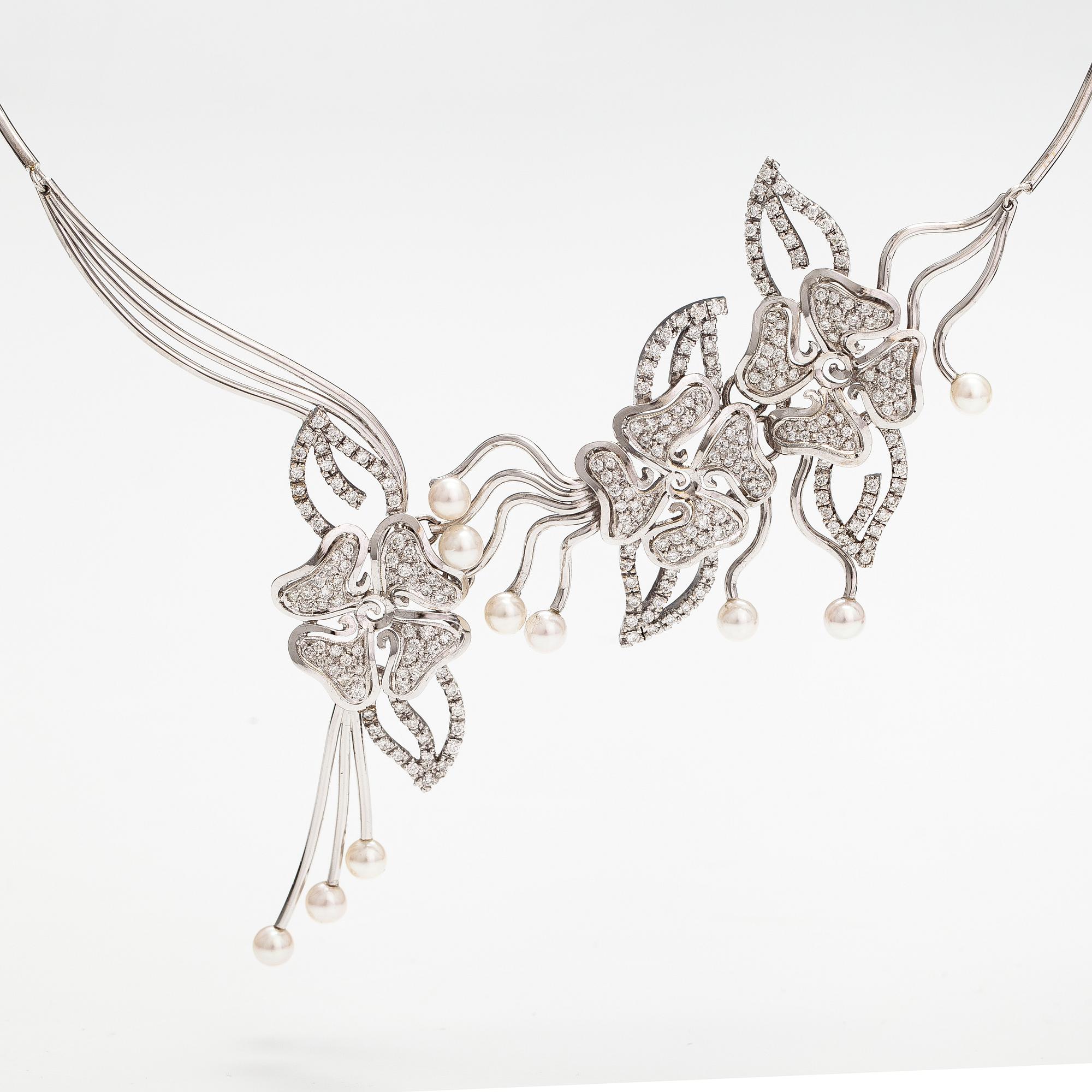 Halsband, 18K viguld, diamanter ca 3.20 ct tot och odlade pärlor. Italien.