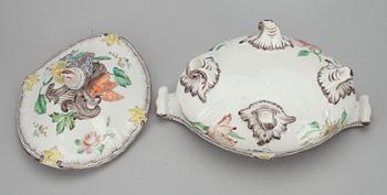 TERRIN med LOCK, porslin, rokokostil, signerad M. Jonson, troligen Sverige 1900-tal.