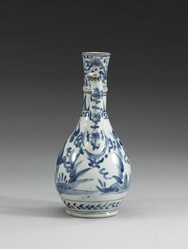 A blue and white Transitional wine ewer, 17th Century.
