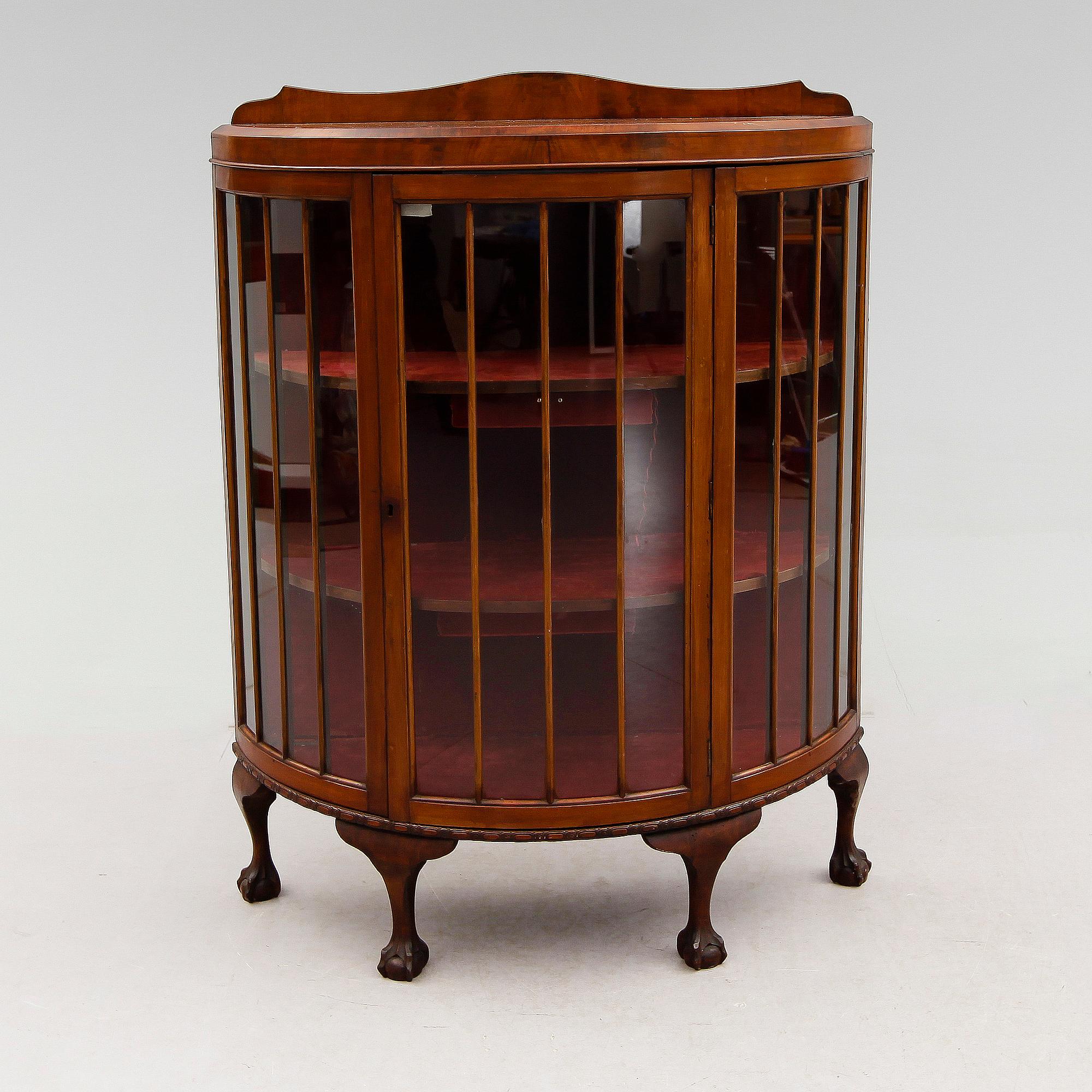 VITRINSKÅP, England, 1900-talets första hälft.