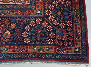 SEMI-ANTIQUE YAZD. 355,5 x 254,5 cm (as well as approximetley 1,5 cm blue flat weave at each end).