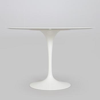 Eero Saarinen, A dining table 'Tulip' Knoll International.
