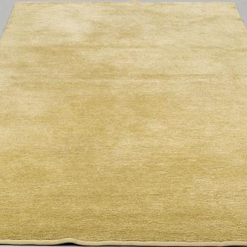 A CARPET, machine woven, possibly Astrid sampe, ca 306 x 188 cm.