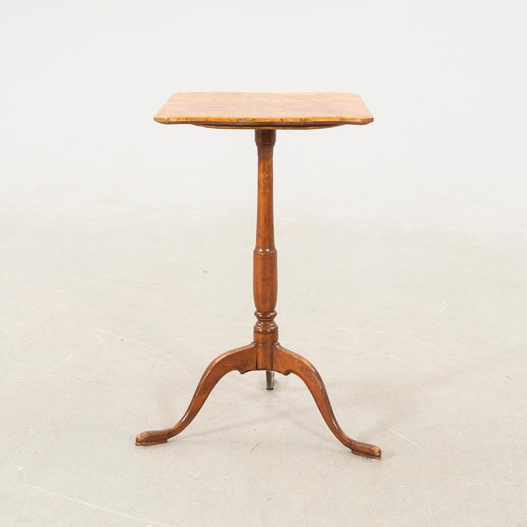 Folding table Mälardalen early 19th century.