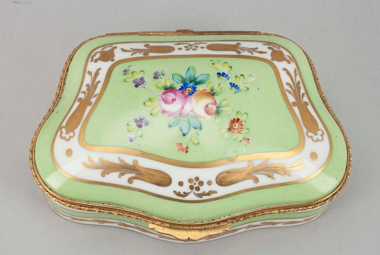 SKRIN, porslin, rokokostil, Frankrike, 1900-tal.