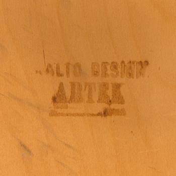 Alvar Aalto, tuoleja, 2 kpl, malli 62, O.Y. Huonekalu- ja Rakennustyötehdas A.B. 1900-luvun puoliväli.