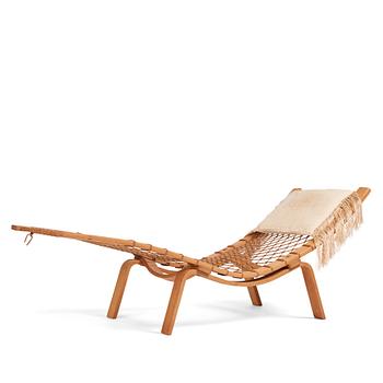 389. Hans J. Wegner, an oak chaise longue 'Hammock Chair GE2', Getama, Denmark, early 1960s.