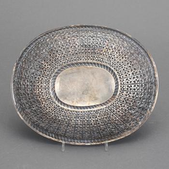 FAT, låghaltigt silver 800, Tyskland, 1900-talets första hälft. Vikt ca 353g.