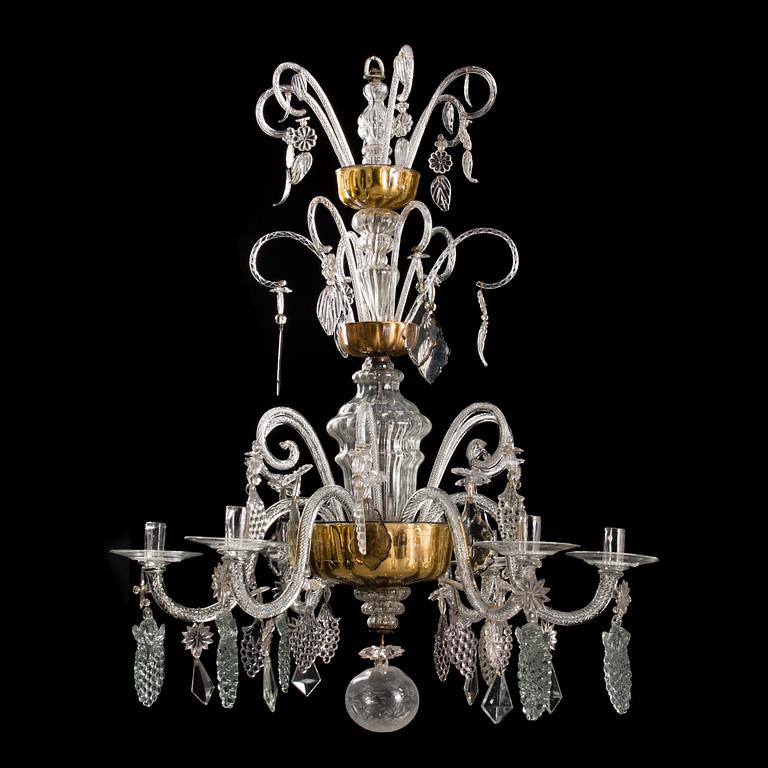 A 18TH CENTURY A GERMAN/BOHEMIAN GLASS CHANDELIER.