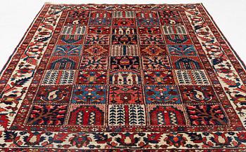 Rug, Bakhtiari, antique/semi-antique, approx. 305 x 215 cm.