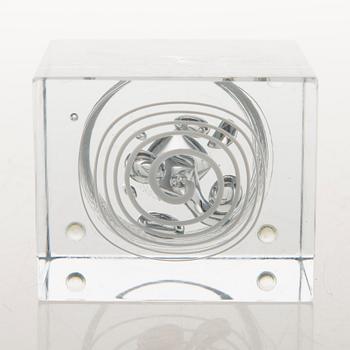 OIVA TOIKKA, A glass year cube signed Oiva Toikka Nuutajärvi 1987 and numbered 50/2000.