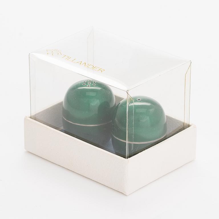 Timo Sarpaneva, a pair of enamelled salt and pepper shakers in sterlingsilver, Tillander, Helsinki 1983.