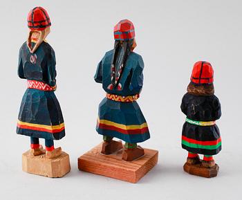 FIGURER, 3 st, skuret trä, bla Torborg Lindberg-Karlsson, 1900-tal.