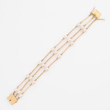 Bracelet 18K gold with cultured pearls.