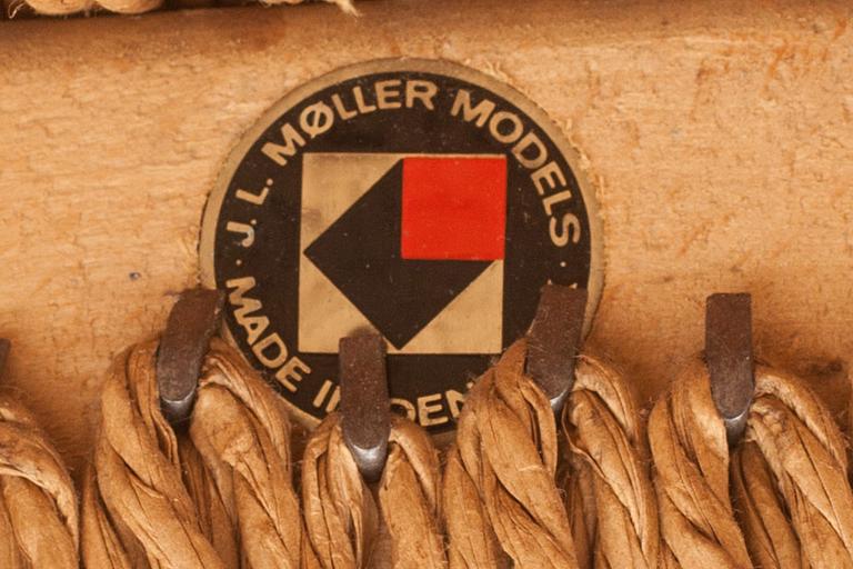 STOLAR, ett par, Niels Möller Danmark. Cites-intyg medföljer.
