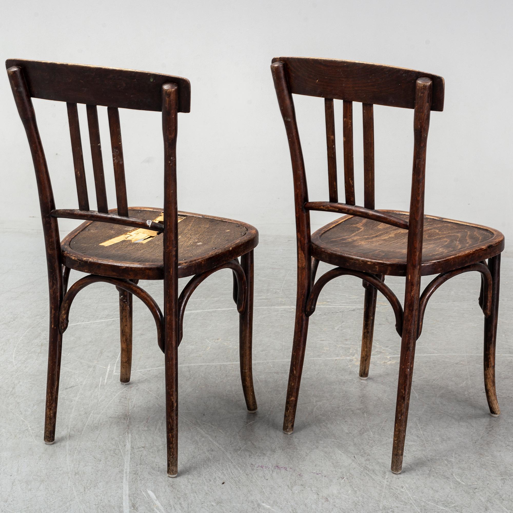 A matched set of four wooden chairs, first half of 20th Century.