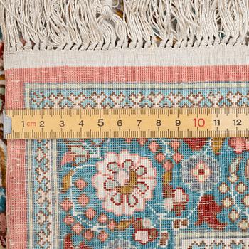 Matta, silke,  ca 125 x 61 cm.