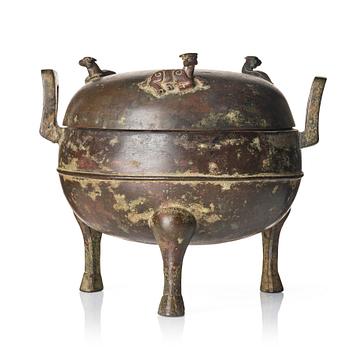 1059. An archaistic bronze ritual tripod vessel and cover 'Ding', Song/Ming dynasty.