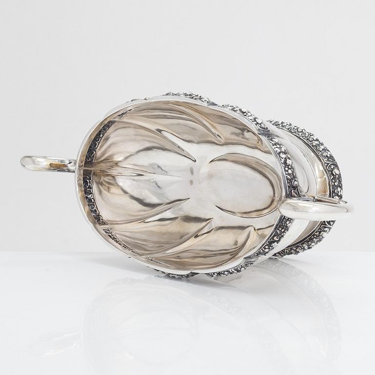 Koristemalja, hopeaa, suomalaiset leimat 1900-luvun alkupuoli.