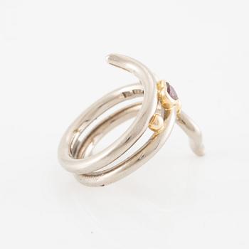 Ring, 18K gold with heart-shaped ruby.